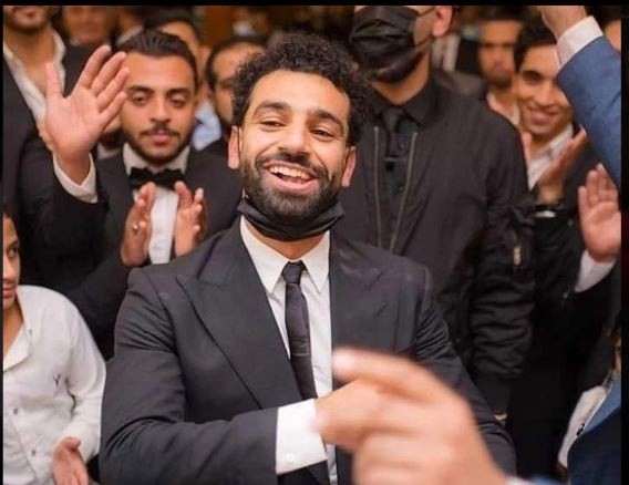 Mohamed Salah (phải) dự đám cưới của anh trai Mohamed Nasr (trái). 