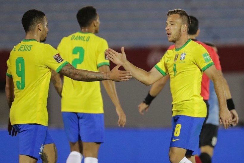 Brazil xuất sắc đánh bại chủ nhà Uruguay với tỷ số 2-0.