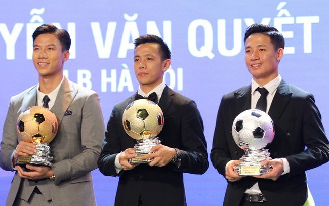 Cầu thủ Nguyễn Văn Quyết giành giải Quả bóng vàng Việt Nam 2020.