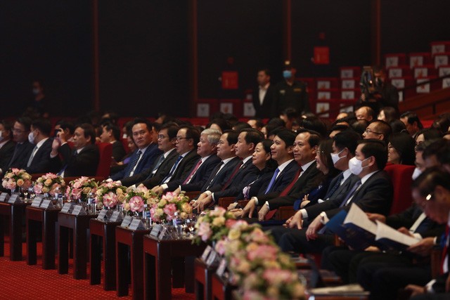 Phó Thủ tướng Lê Minh Khái cùng các đại biểu dự Đại hội đại biểu toàn quốc Hội Doanh nhân trẻ Việt Nam lần thứ VII, nhiệm kỳ 2022-2025 - Ảnh VGP