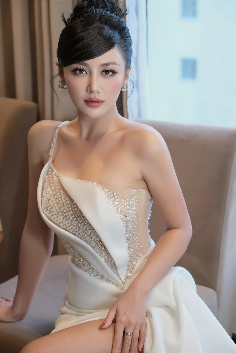 Ngỡ ngàng nhan sắc cực kỳ xinh đẹp của Văn Mai Hương sau giảm cân ảnh 6