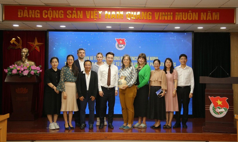 Ông Nguyễn Tường Lâm - Bí thư Trung ương Đoàn, Phó Chủ nhiệm Thường trực UBQG về thanh niên Việt Nam đã có buổi tiếp xã giao Quỹ từ thiện Bloomberg Philanthropies. ảnh 1