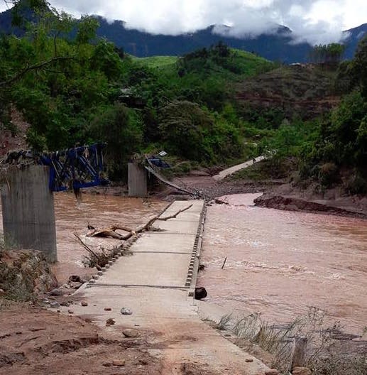 Cầu treo bản Ka Định xã Dân Hóa đã bị nước lũ cuốn vào tối 13/9 vừa qua