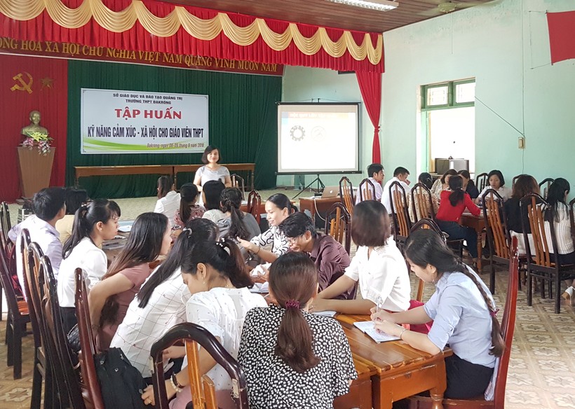 Lớp tập huấn "Kỹ năng cảm xúc - xã hội" cho giáo viên trường THPT Đakrông (Quảng Trị) lần đầu tiên được tổ chức.