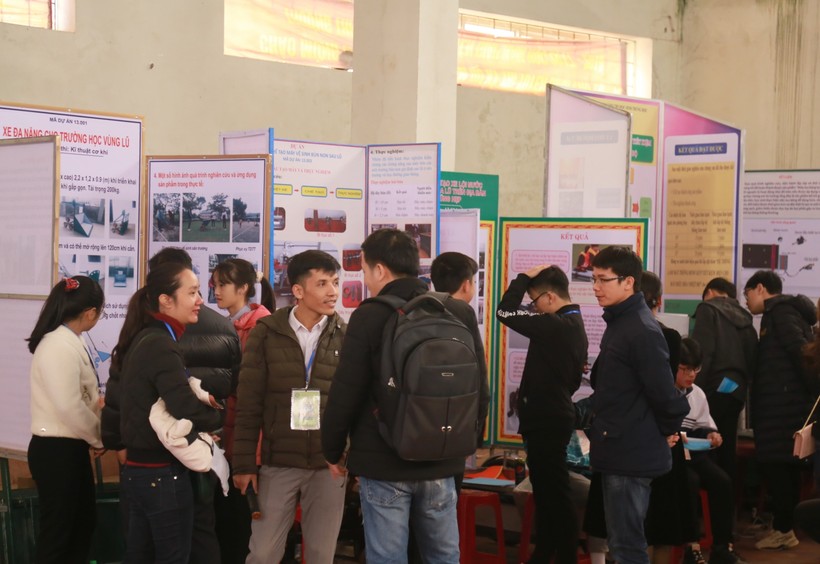 Góc trưng bày các đề tài dự thi hội thi KHKT 2020-2021 do  GD&ĐT tỉnh Quảng Bình tổ chức.