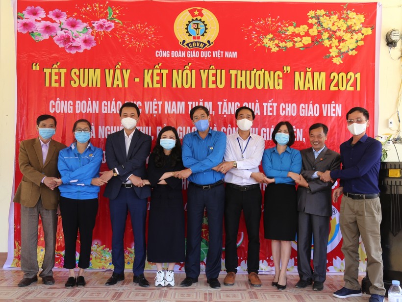 Nghiệm thu bàn giao nhà công vụ giáo viên của Trường Mầm non Hướng Việt huyện Hướng Hoá tỉnh Quảng Trị.