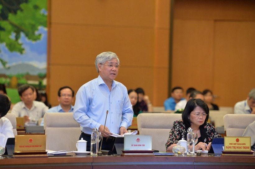 Bộ trưởng, Chủ nhiệm Ủy ban Dân tộc Nguyễn Văn Chiến trình bày tờ trình về đề án
