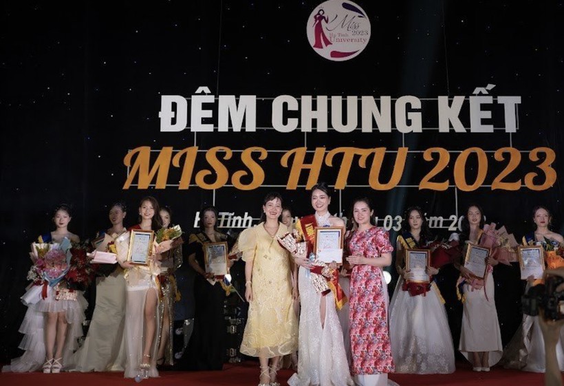 Sinh viên Hà Tĩnh khoe tài sắc đêm chung kết 'Nữ sinh thanh lịch' ảnh 8