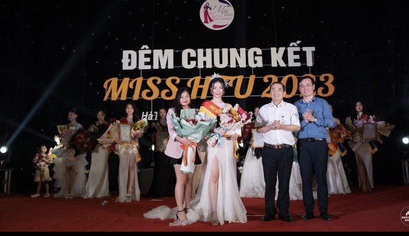 Sinh viên Hà Tĩnh khoe tài sắc đêm chung kết 'Nữ sinh thanh lịch' ảnh 7