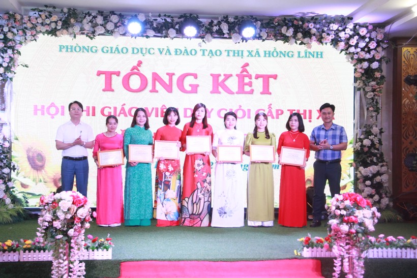 121 thầy cô được công nhận giáo viên dạy giỏi thị xã Hồng Lĩnh ảnh 4
