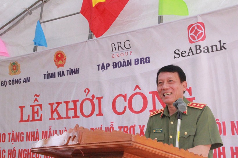 Bộ Công an trao tặng 1.000 ngôi nhà cho các hộ khó khăn ở Hà Tĩnh ảnh 1