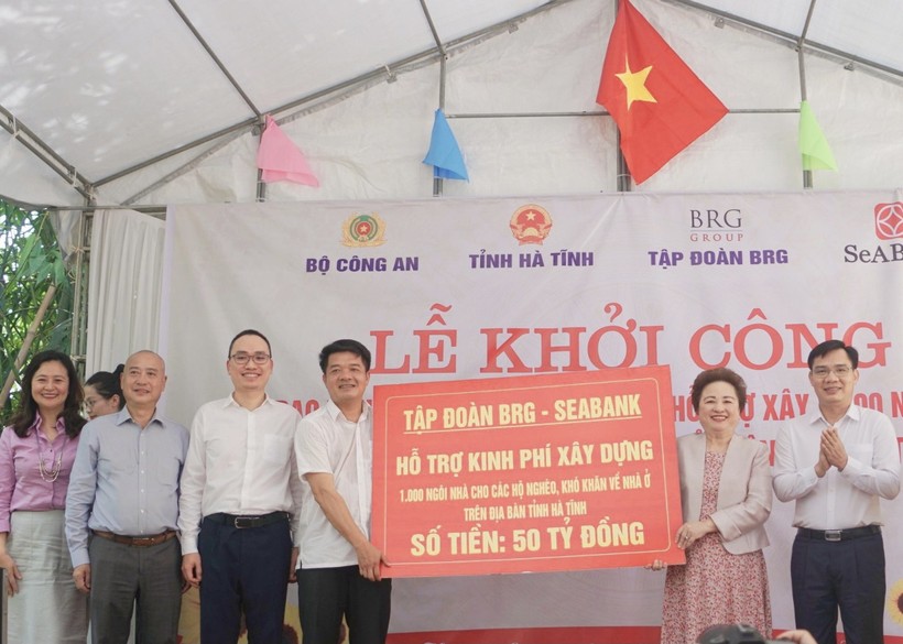 Bộ Công an trao tặng 1.000 ngôi nhà cho các hộ khó khăn ở Hà Tĩnh ảnh 6