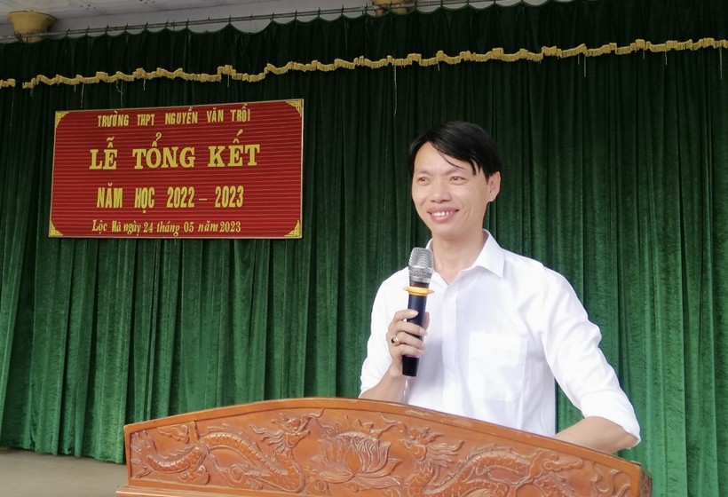 Thầy giáo Phan Duy Diễn – Phó Hiệu trưởng Trường THPT Nguyễn Đổng Chi (huyện Lộc Hà, Hà Tĩnh).