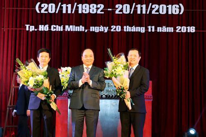 Thủ tướng Nguyễn Xuân Phúc chúc mừng tập thể cán bộ, giảng viên Đại học quốc gia TPHCM nhân ngày 20/11