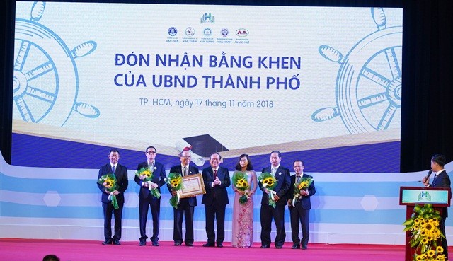Trường ĐH Văn Hiến vinh dự nhận bằng khen của UBND TPHCM vì đã có thành tích xuất sắc trong năm học vừa qua 
