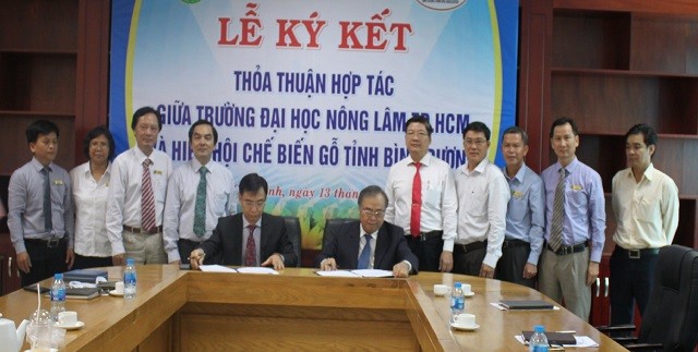Lãnh đạo Trường ĐH Nông Lâm TPHCM ký kết với hiệp hội gỗ Bình Dương (BIFA)