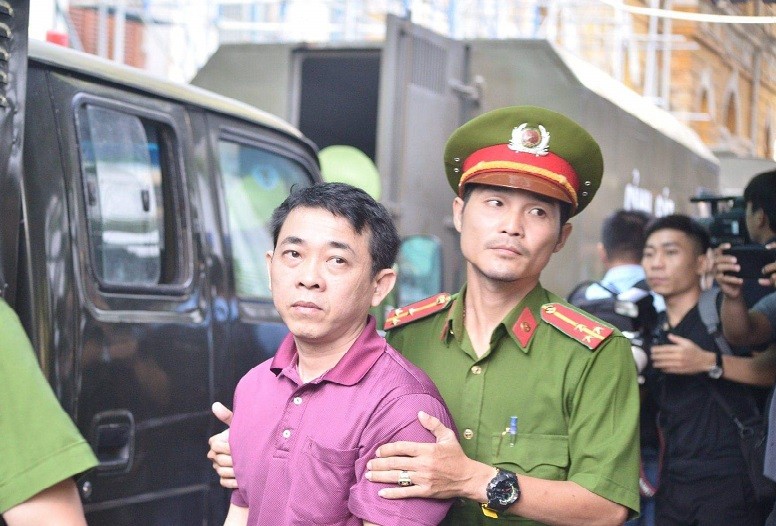 Bị cáo Nguyễn Minh Hùng, nguyên Tổng giám đốc VN Pharma, chủ mưu vụ bán thuốc ung thư giả gây phẫn nộ dư luận tại tòa ngày 24/9.
