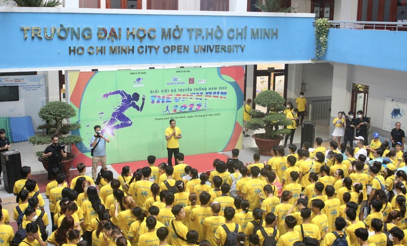 Giải Việt dã truyền thống “The Open Run năm 2022” thu hút đông đảo sinh viên tham gia