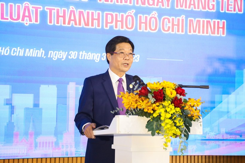PGS.TS. Trần Hoàng Hải – Quyền Hiệu trưởng Trường Đại học Luật TPHCM phát biểu tại lễ kỉ niệm.