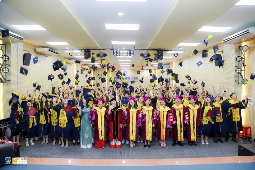 Hơn 1300 tân cử nhân ĐH Nguyễn Tất Thành nhận bằng tốt nghiệp ảnh 2