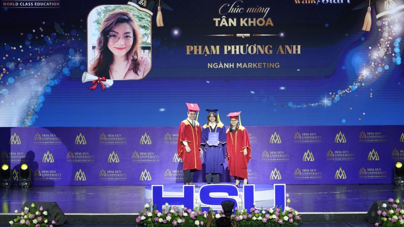 Trường ĐH Hoa Sen trao bằng tốt nghiệp cho hơn 1.600 sinh viên ảnh 2