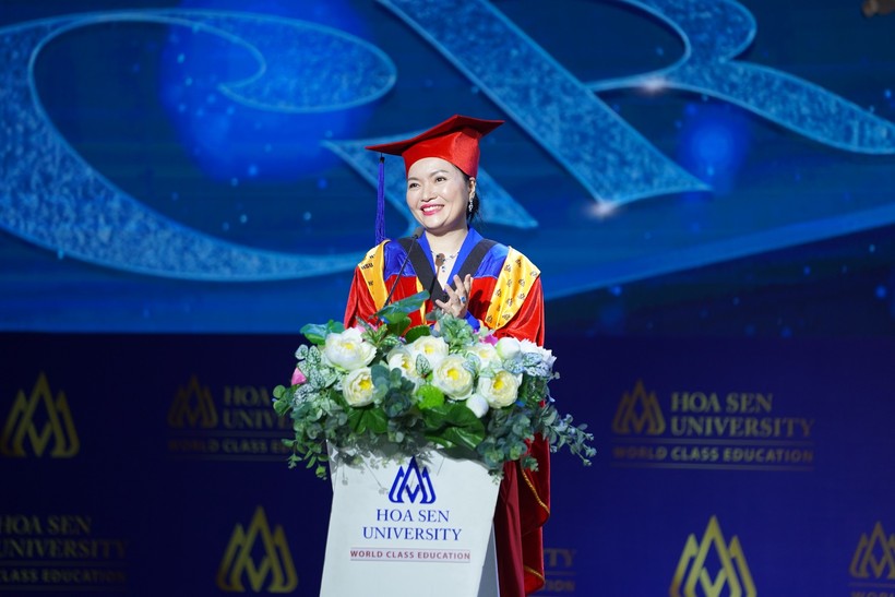 Trường ĐH Hoa Sen trao bằng tốt nghiệp cho hơn 1.600 sinh viên ảnh 1
