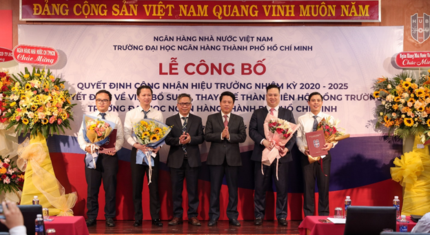 PGS.TS Nguyễn Đức Trung làm Hiệu trưởng Trường ĐH Ngân hàng TPHCM ảnh 1