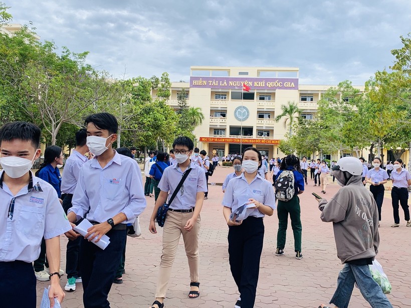 Thí sinh Bình Thuận 'dễ thở' trước đề thi tuyển sinh vào lớp 10 ảnh 2