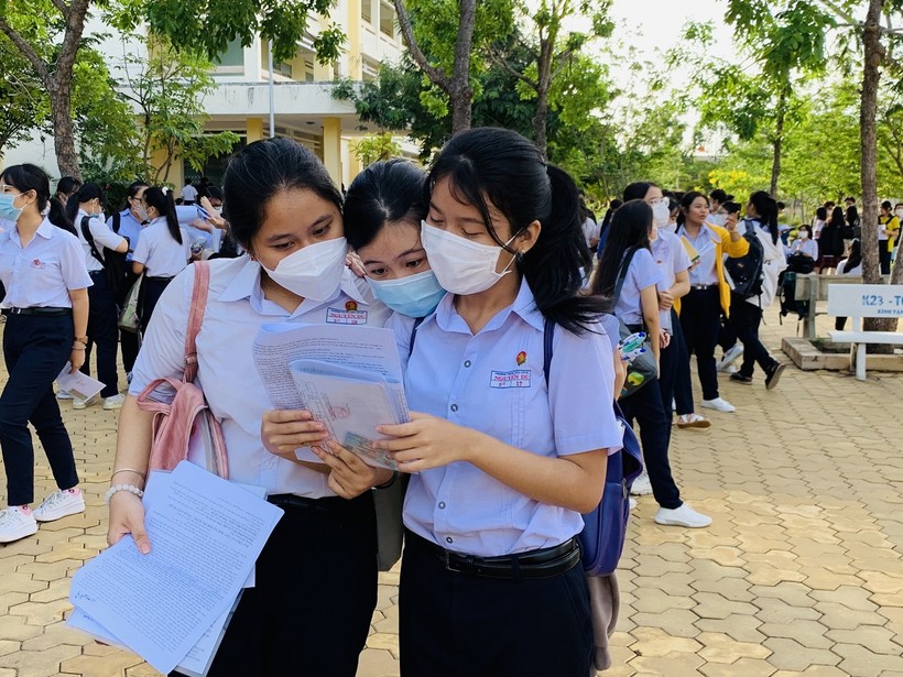 Thí sinh Bình Thuận 'dễ thở' trước đề thi tuyển sinh vào lớp 10 ảnh 1