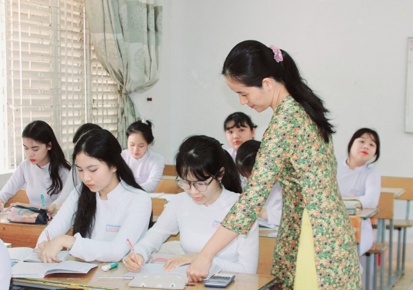 Học sinh lớp 12 Trường THPT Châu Thành (TP. Bà Rịa) ôn tập chuẩn bị cho kỳ thi tốt nghiệp THPT năm 2023 (ảnh K.C)
