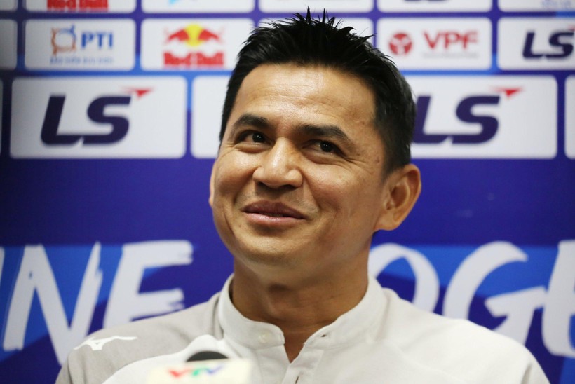 HLV Kiatisak thất vọng sau trận thua Sông Lam Nghệ An.