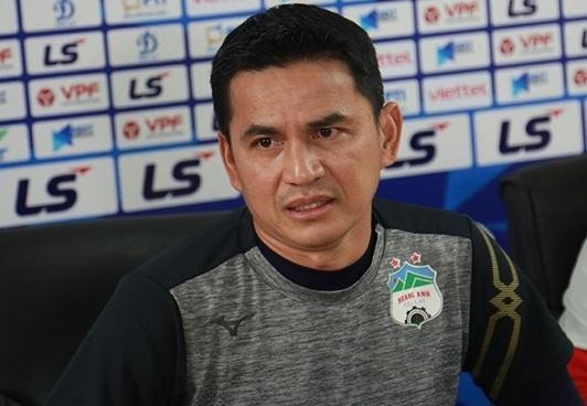 HLV Kiatisak chưa nghĩ tới việc dẫn dắt tuyển Việt Nam.