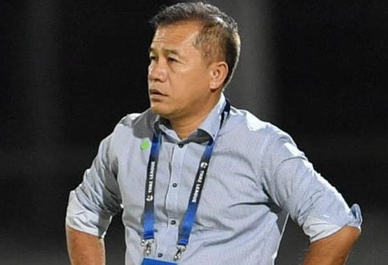 HLV Sasom Pobprasert chê AFF Cup thiếu chuyên nghiệp.