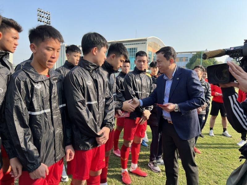 Tuyển U20 Việt Nam được Lãnh đạo VFF thăm và chúc Tết.