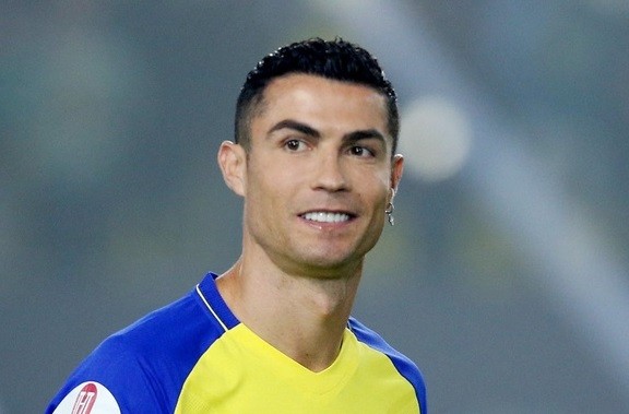 Ronaldo mời đồng đội ở MU tới Al Nassr xem mình thi đấu.