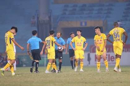 CLB Hoàng Anh Gia Lai có thể rút khỏi V.League 2023 vì mâu thuẫn nhà tài trợ với VPF.