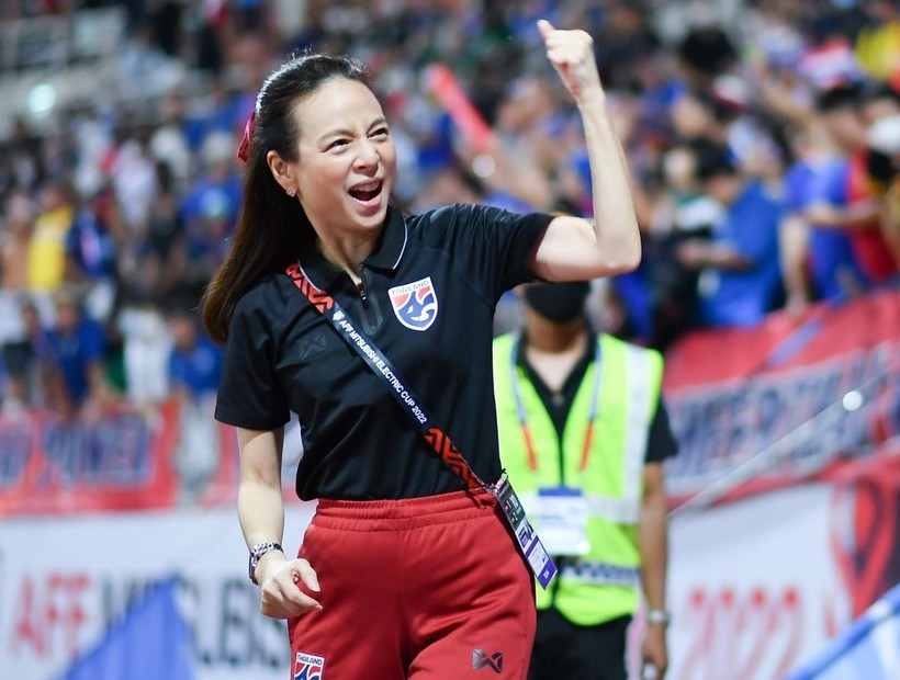 Madam Pang giúp cầu thủ Thái Lan có cơ hội sang Tây Ban Nha chơi bóng hậu AFF Cup.