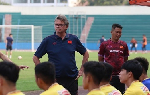HLV Troussier chấm điểm các cầu thủ sau trận giao hữu với Phú Thọ.