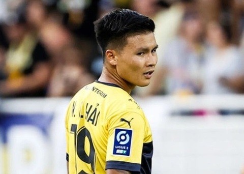Quang Hải không có tên trong danh sách đăng ký thi đấu của Pau FC ở vòng 32.