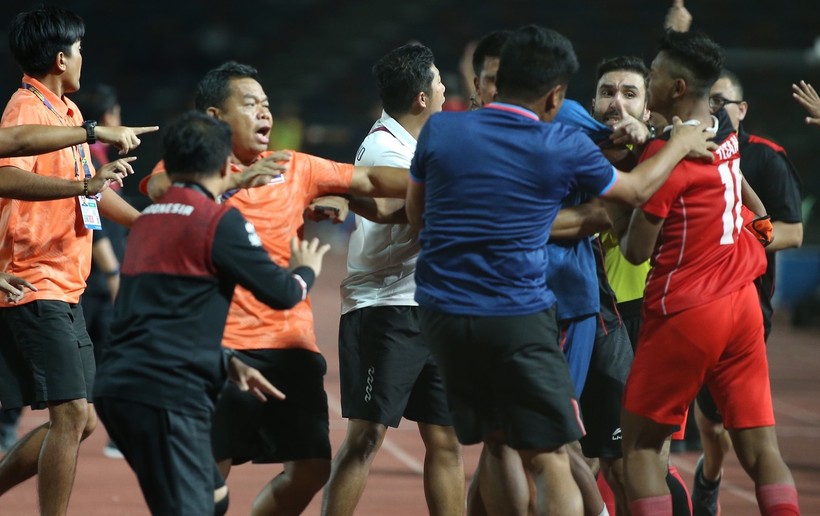 Thái Lan phạt nặng cầu thủ tham gia vụ ẩu đả trận chung kết SEA Games 32.