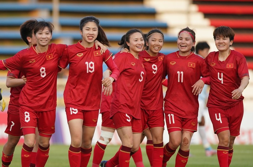 Tuyển nữ Việt Nam nhận hơn 6 tỷ tiền thưởng sau thành tích vô địch SEA Games.