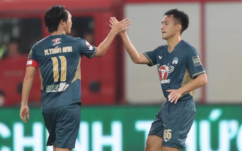 Hoàng Anh Gia Lai thắng tối thiểu Hà Nội FC ở vòng 10 V.League.