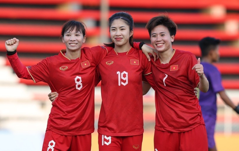 Tuyển nữ Việt Nam giao hữu với một loạt CLB châu Âu trước thềm World Cup.