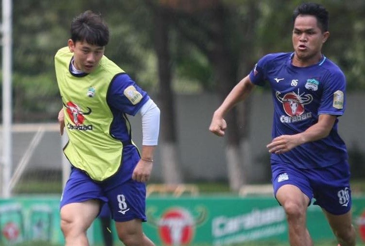 Dụng Quang Nho vắng mặt ở vòng 10 V.League vì chấn thương.