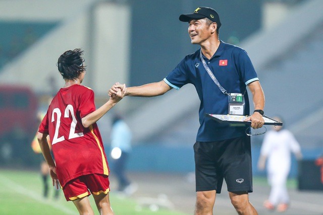 HLV Akira Ijiri có nhiều điểm chưa hài lòng với U20 nữ Việt Nam sau trận thắng Iran.