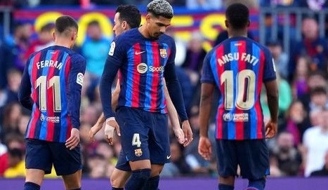 Barcelona bị đề xuất trục xuất khỏi Cúp châu Âu một mùa giải.