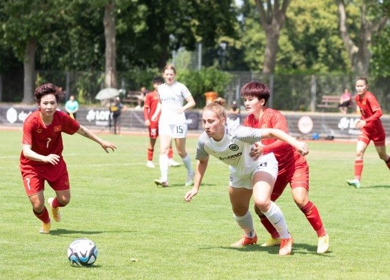 Tuyển nữ Việt Nam có chiến thắng ấn tượng trước CLB Eintracht Frankfurt.