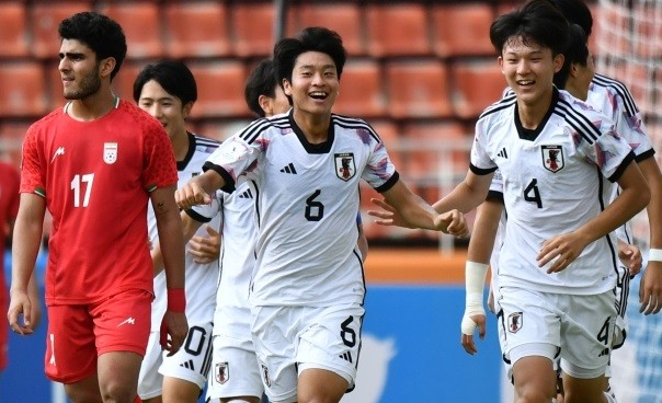U17 Nhật Bản vào chung kết U17 châu Á sau chiến thắng cách biệt trước Iran ở bán kết.