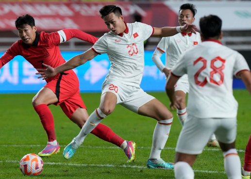 Đội tuyển Việt Nam tăng hạng FIFA lên hạng 94 sau trận thua Hàn Quốc.