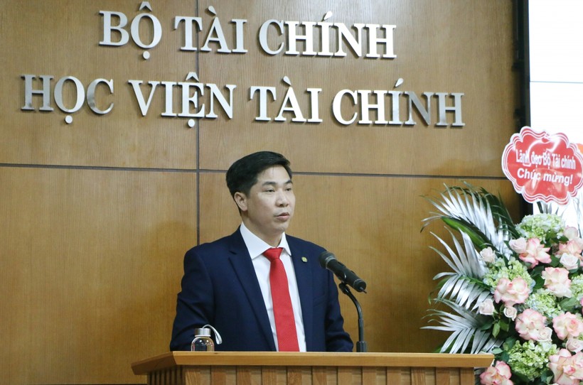 TS Nguyễn Đào Tùng - Phó Giám đốc Học viện Tài chính được bầu làm Chủ tịch Hội đồng trường nhiệm kỳ 2020 - 2025. Ảnh: Nhật Nguyên.